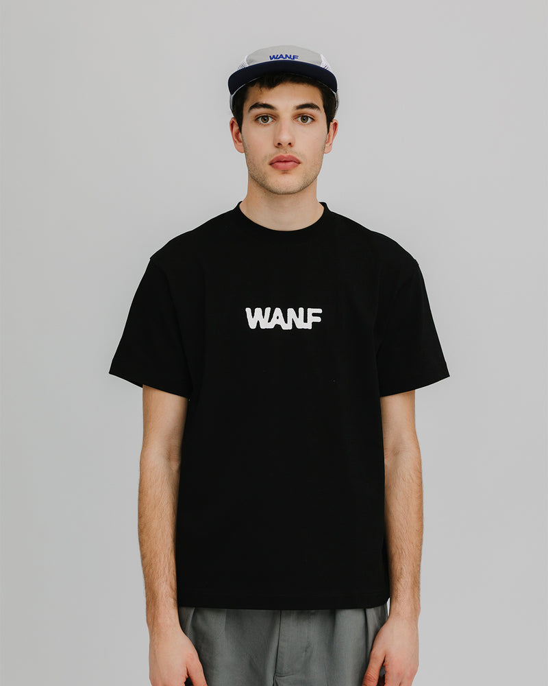 SEASON LOGO BLACK TEE