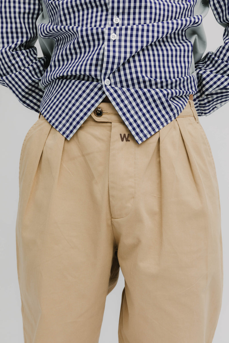 PLEAT CREAM CHINO